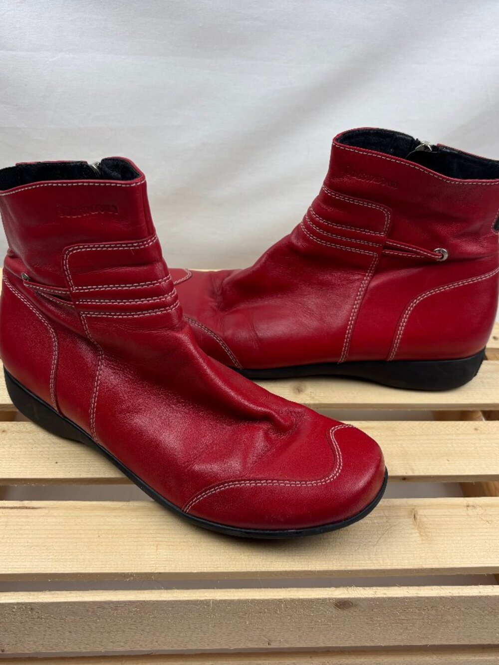 Soft Wave Women's Red Leather Ankle Boots, Size 6.5 Women's (37 EU)
